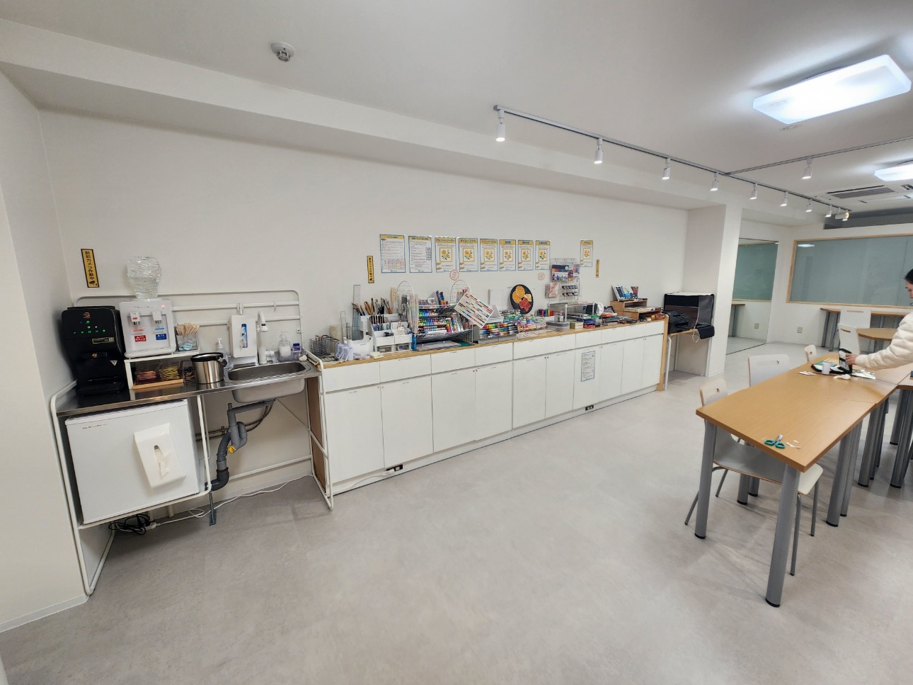 たくさんの画材が置かれていました。見ているだけでも楽しいです！